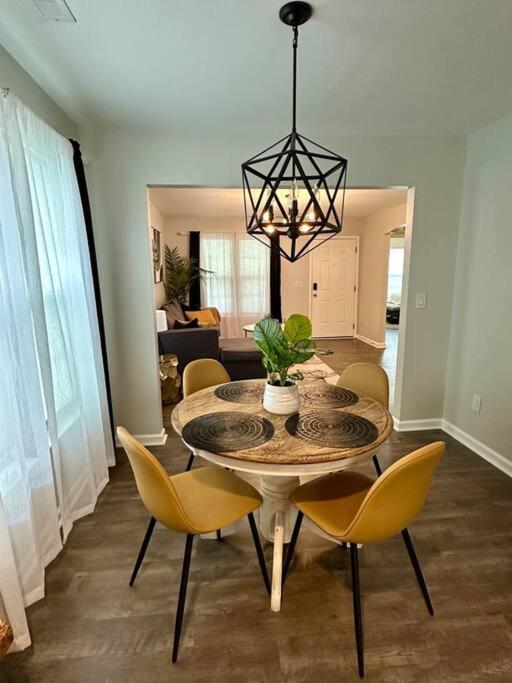 Cozy And Luxury Home 롤리 외부 사진