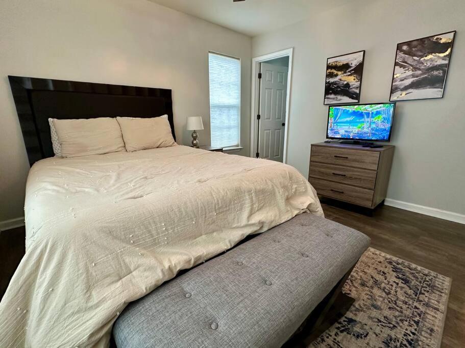 Cozy And Luxury Home 롤리 외부 사진