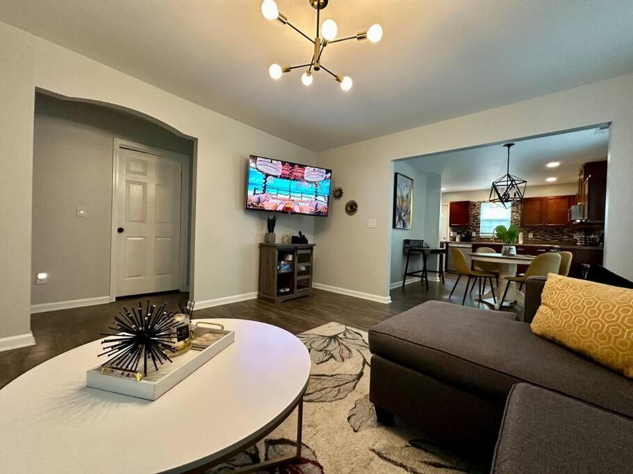 Cozy And Luxury Home 롤리 외부 사진