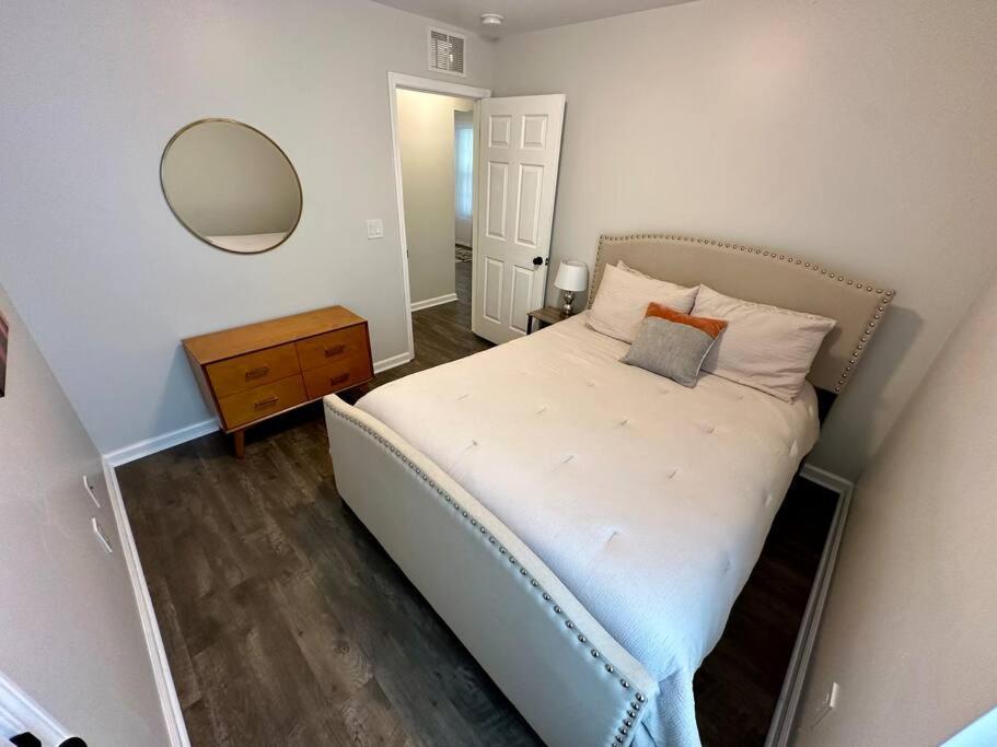 Cozy And Luxury Home 롤리 외부 사진