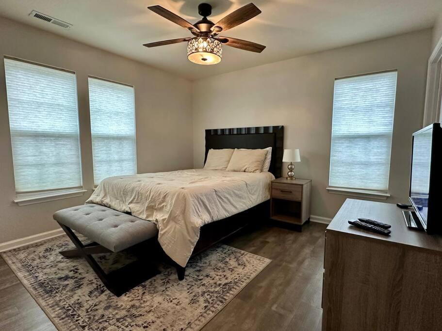 Cozy And Luxury Home 롤리 외부 사진