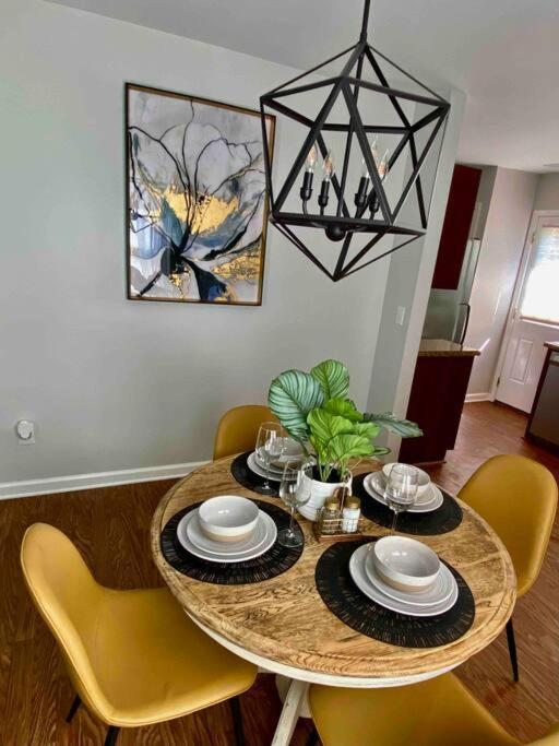 Cozy And Luxury Home 롤리 외부 사진