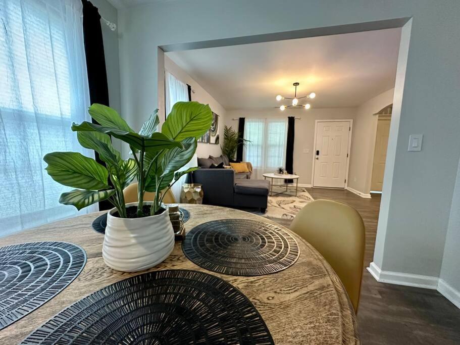Cozy And Luxury Home 롤리 외부 사진