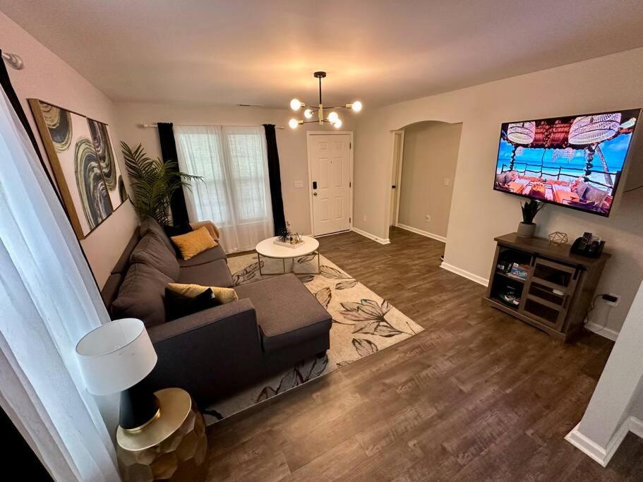 Cozy And Luxury Home 롤리 외부 사진