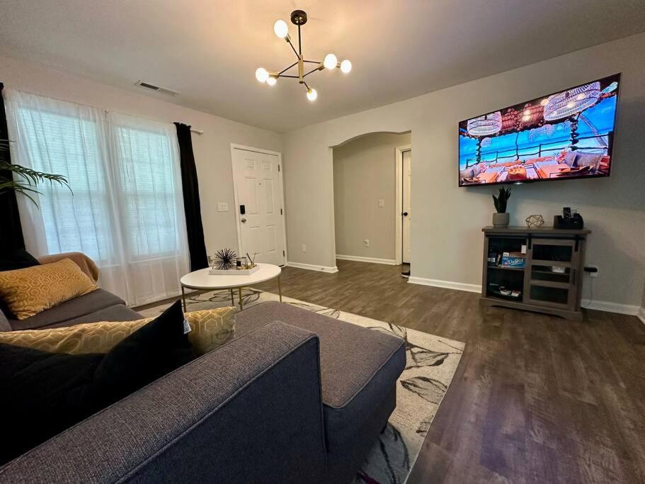 Cozy And Luxury Home 롤리 외부 사진