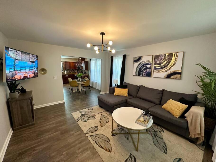 Cozy And Luxury Home 롤리 외부 사진