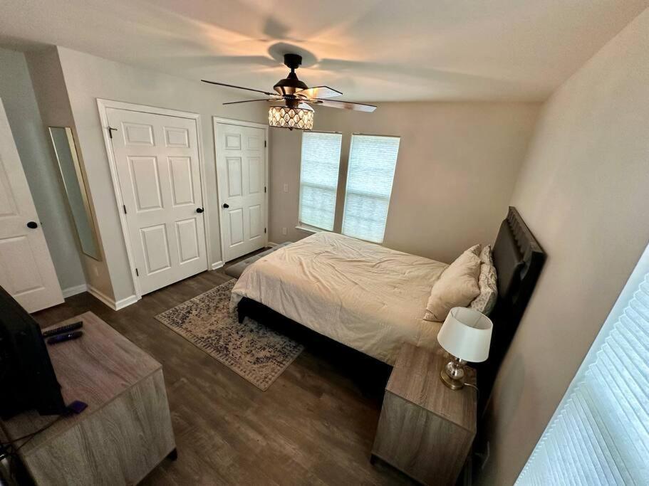 Cozy And Luxury Home 롤리 외부 사진