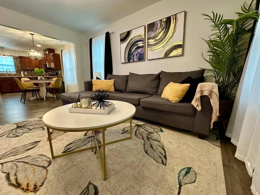 Cozy And Luxury Home 롤리 외부 사진