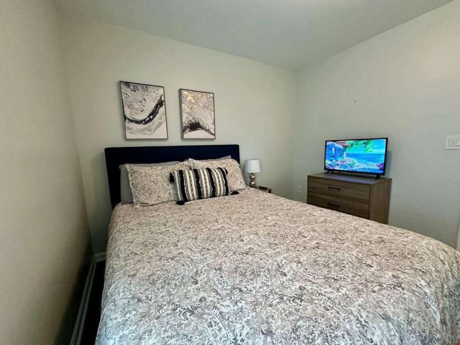 Cozy And Luxury Home 롤리 외부 사진